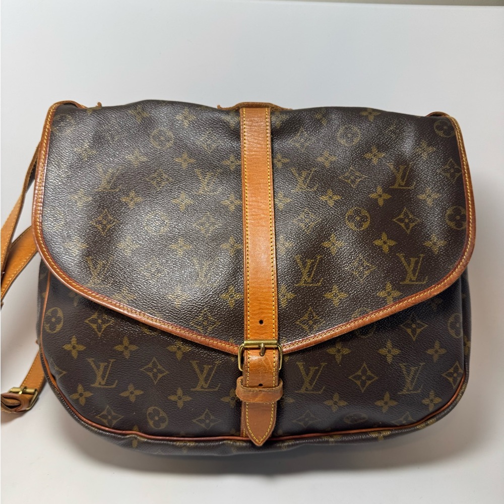 SOLD Louis Vuitton Saumur 35 Monogram Crossbody / Shoulder Bag - Picture 2 of 16